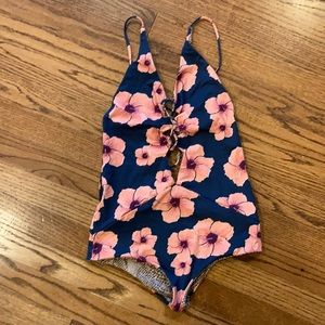 COPY - Selling Acacia Small Hibiscus Kokomo One P…